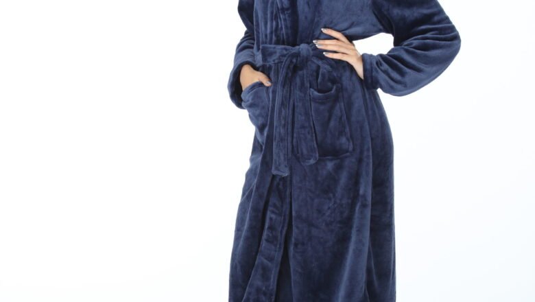 RONGTAI Womens Long Robes Plush Fleece Nightgown Thick Hooded Bathrobe With Pockets Fluffy Sleepwear For Men