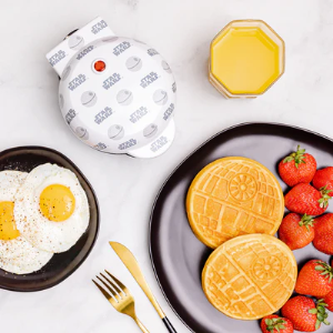 WM3SRWDST UNCANNY BRANDS Mini Waffle Maker Star Wars Death S