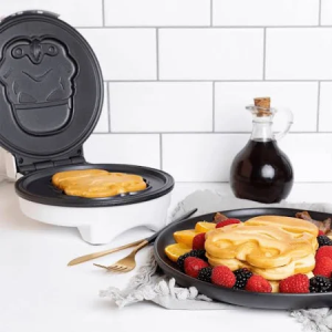 WMSRWSTO UNCANNY BRANDS Waffle Maker Star Wars Stormtrooper
